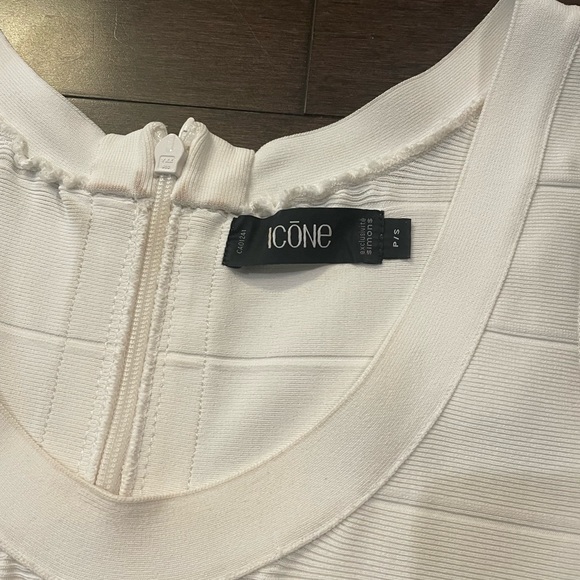 Bodycon white above knee sleeveless dress - Picture 4 of 4